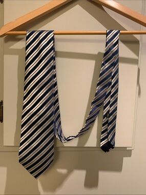 Charvet Tie: Navy blue and white tie, silk